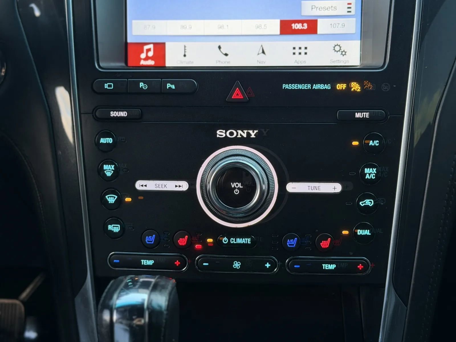 Used 2019 Ford Explorer Platinum image 38