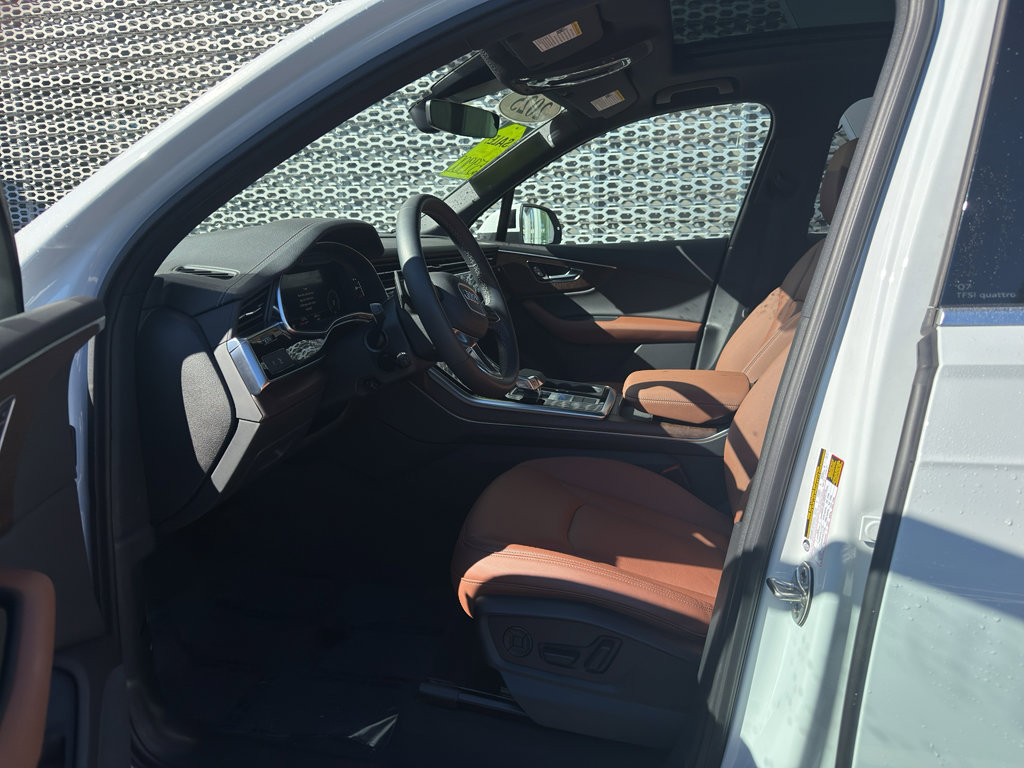 Used 2025 Audi Q7 Premium w/ Convenience Package image 16