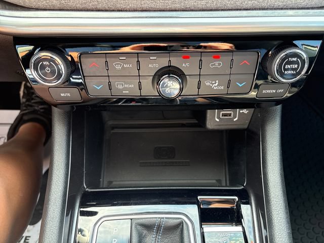 Used 2022 Jeep Compass Latitude w/ Sun and Sound Group AWD/4WD image 18
