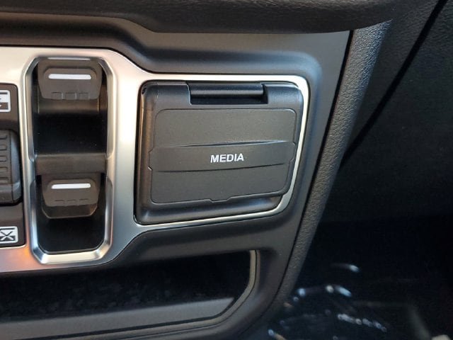 New 2025 Jeep Gladiator Sport AWD/4WD image 31