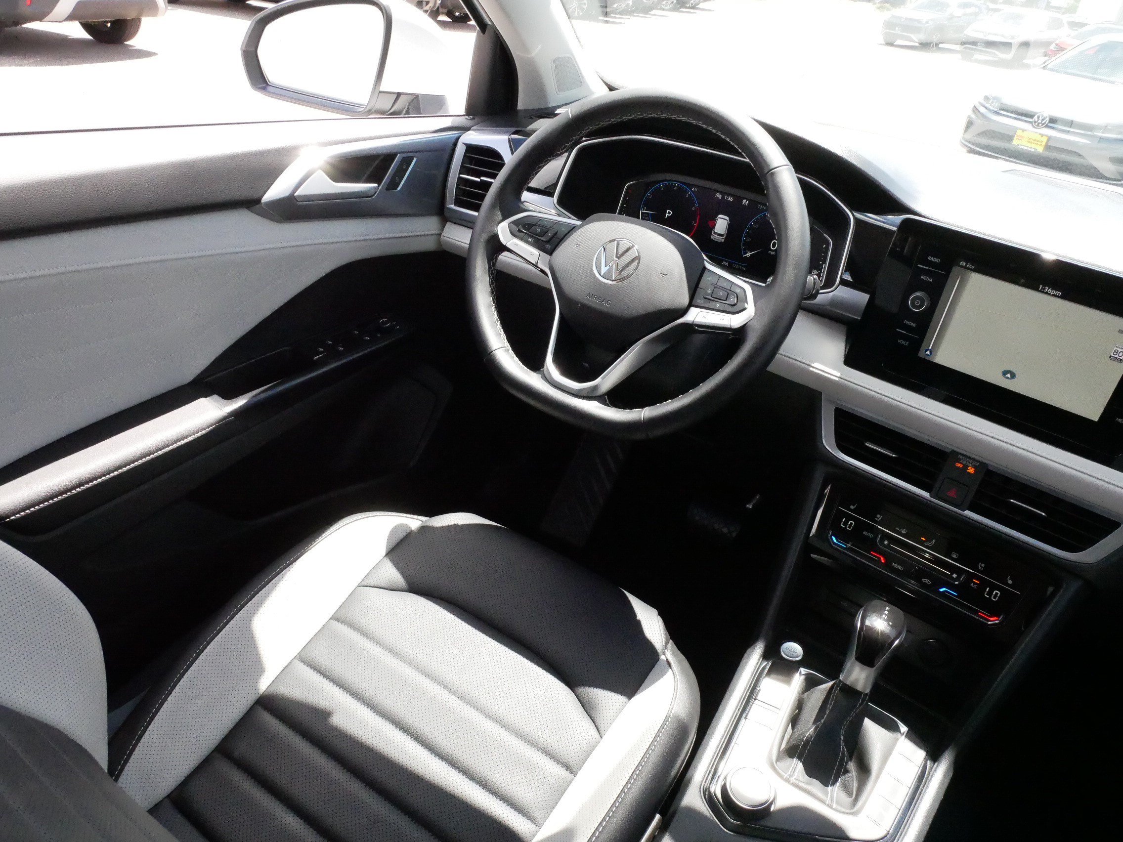 Used 2025 Volkswagen Taos SEL AWD/4WD image 9