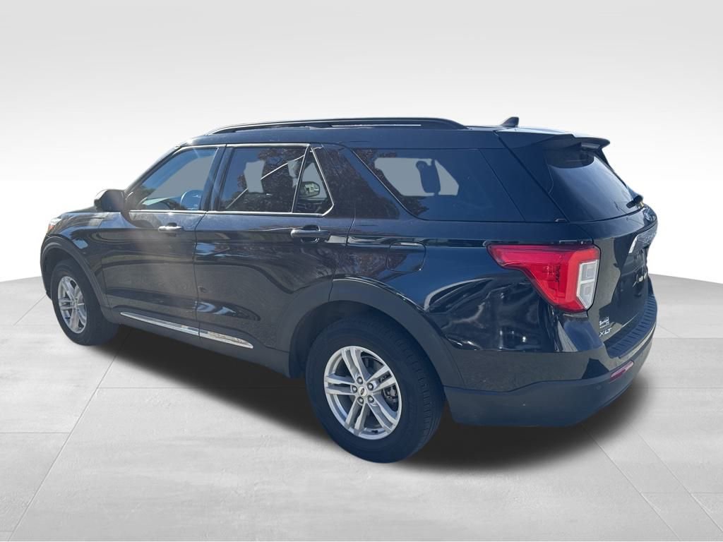 Certified 2022 Ford Explorer XLT image 3