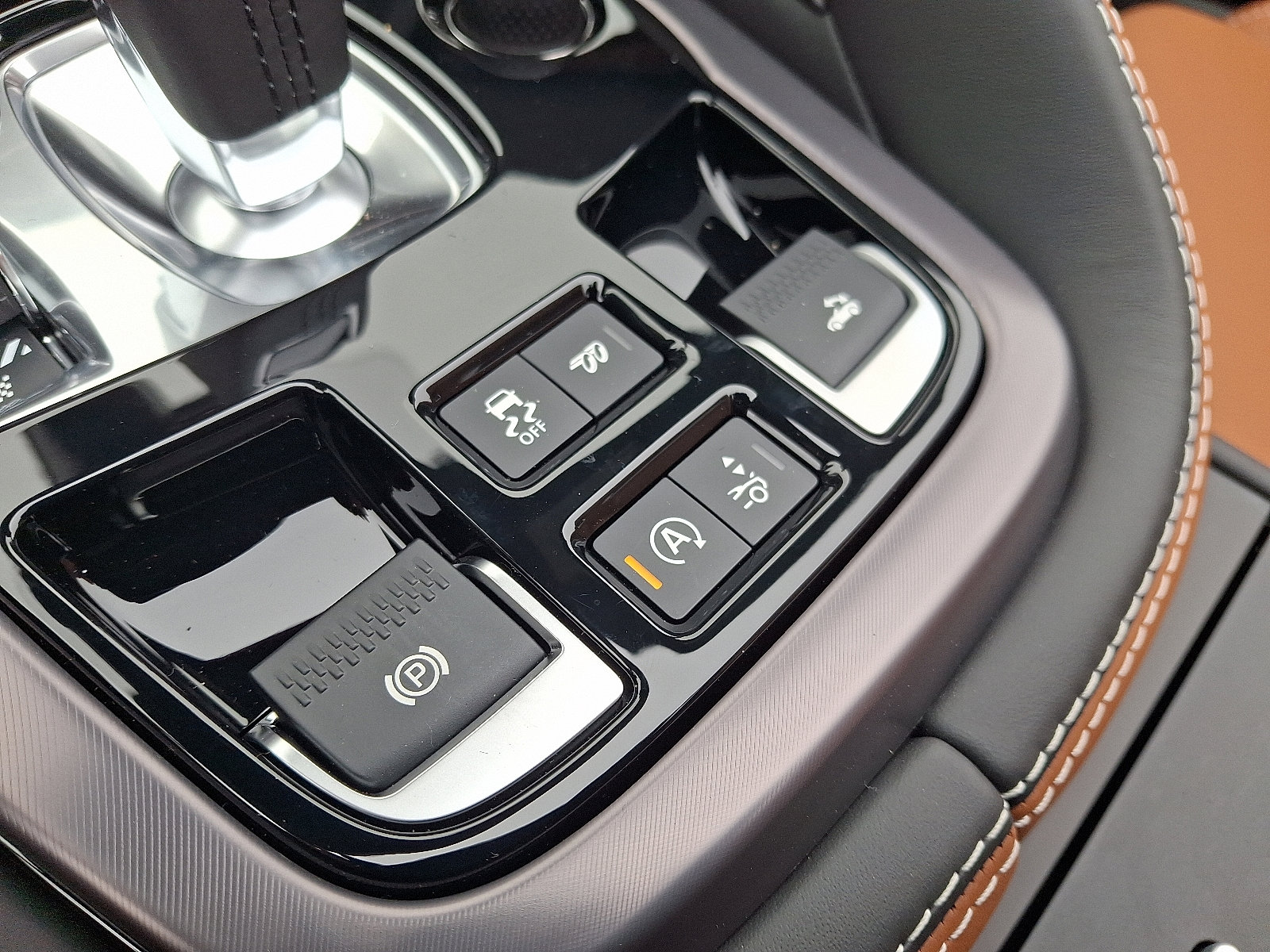 New 2024 Jaguar F-TYPE R image 16