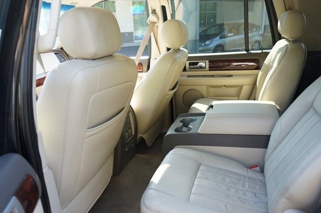 Used 2004 Lincoln Navigator Luxury image 9