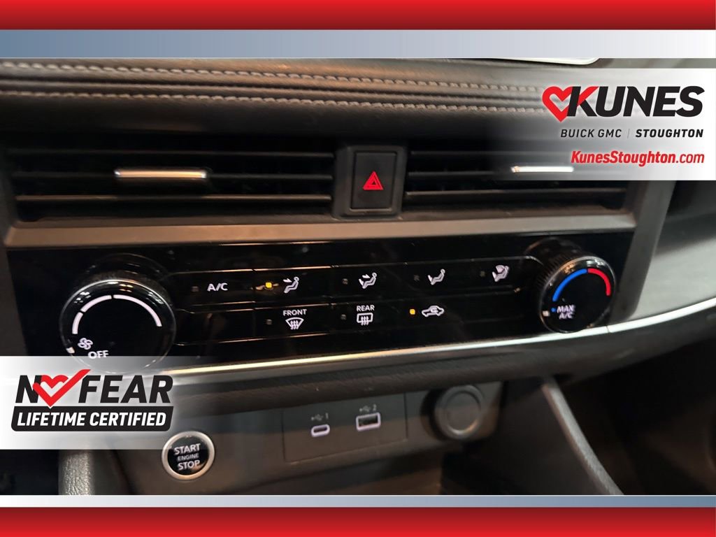 Used 2023 Nissan Rogue S image 31