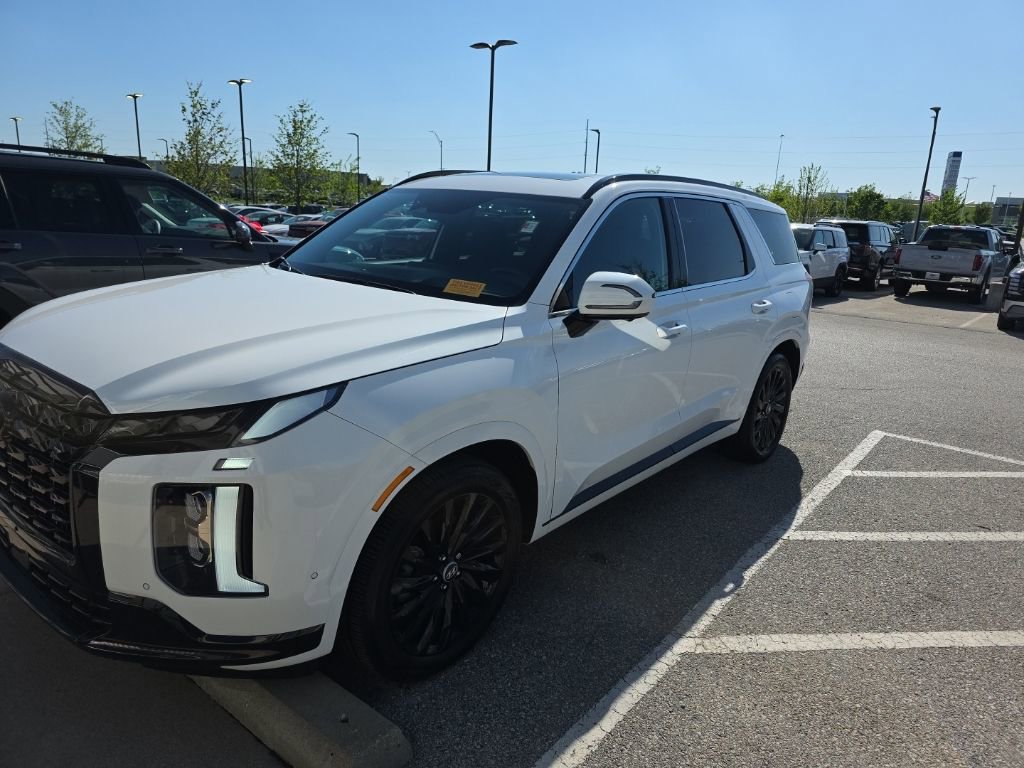 Used 2025 Hyundai Palisade Calligraphy image 1