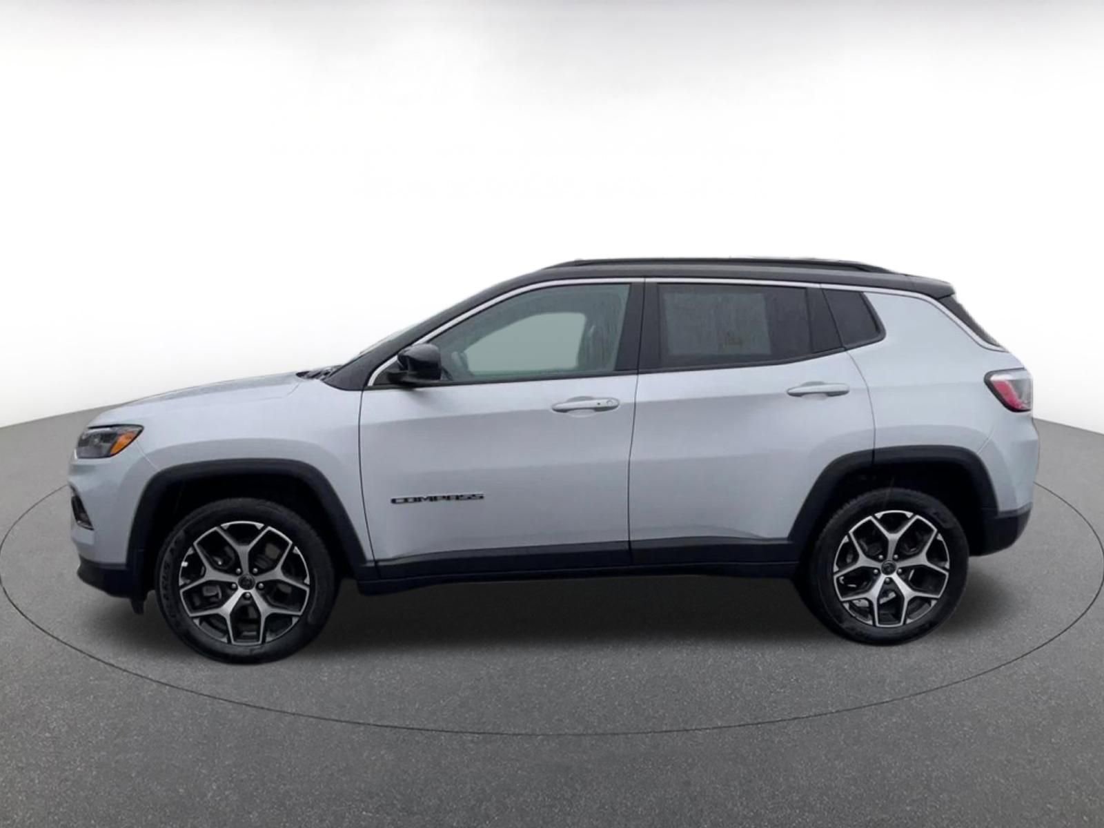 Used 2025 Jeep Compass Limited image 9