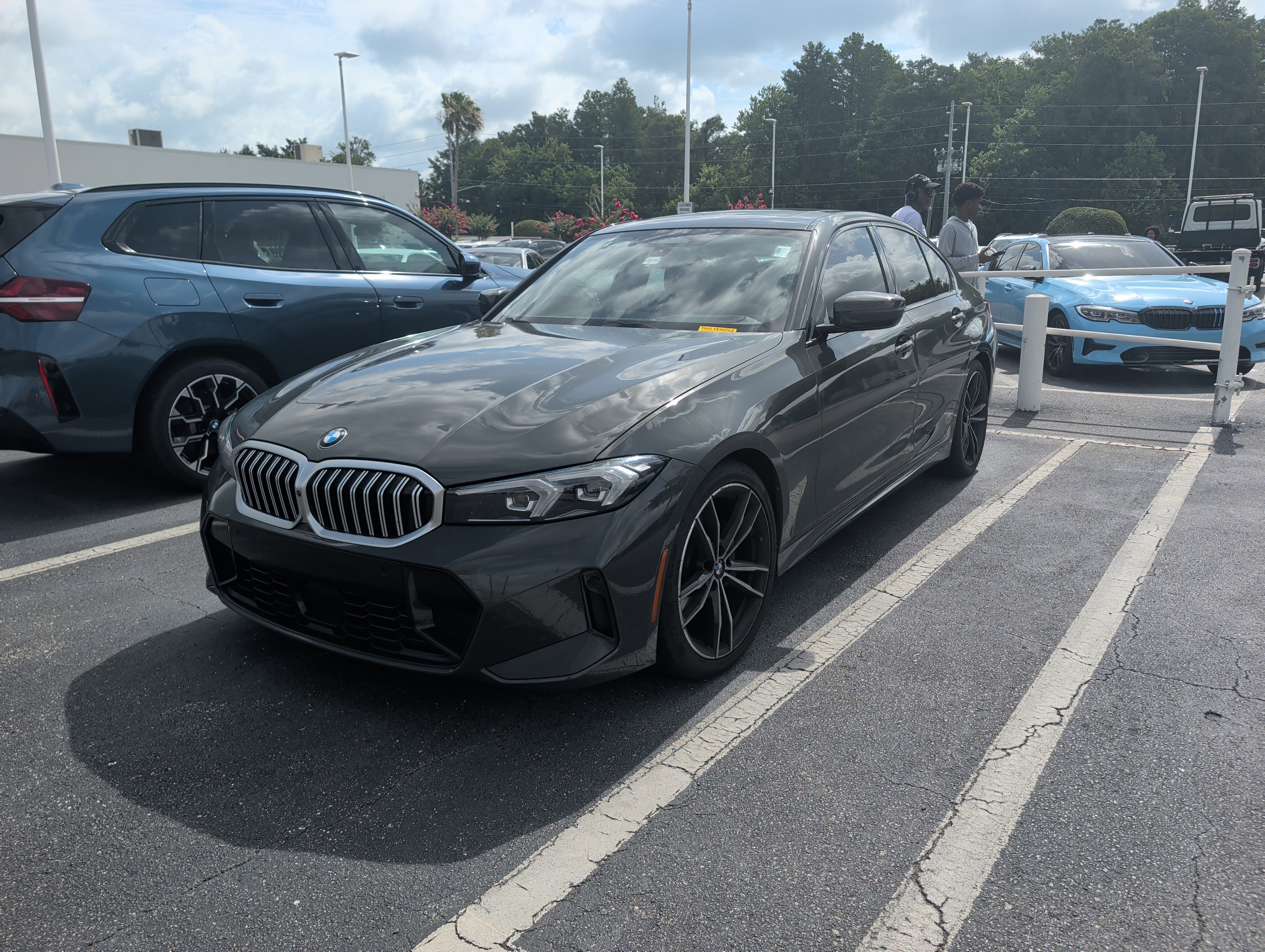 Used 2023 BMW 330i Sedan w/ M Sport Package RWD image 3