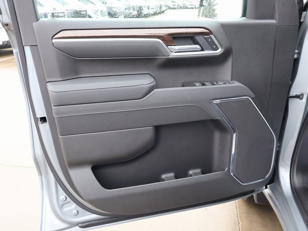 New 2026 GMC Sierra 1500 Elevation w/ LPO, Elevation Black Package image 11