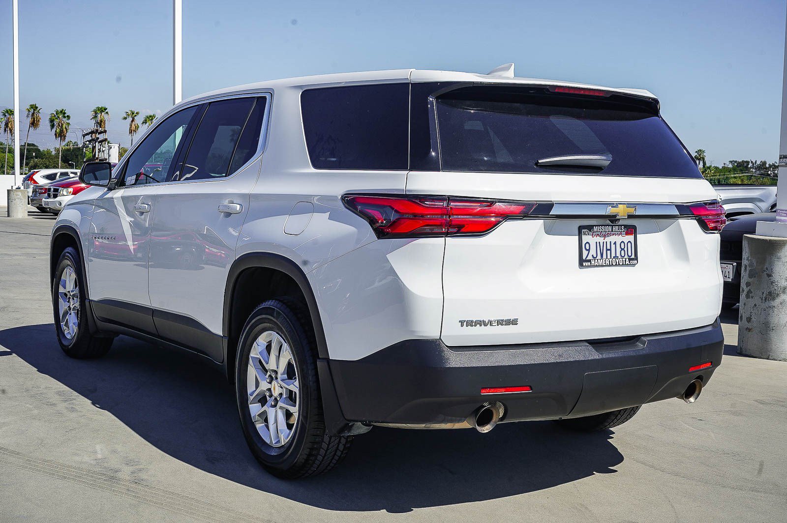 Used 2023 Chevrolet Traverse LS FWD image 5