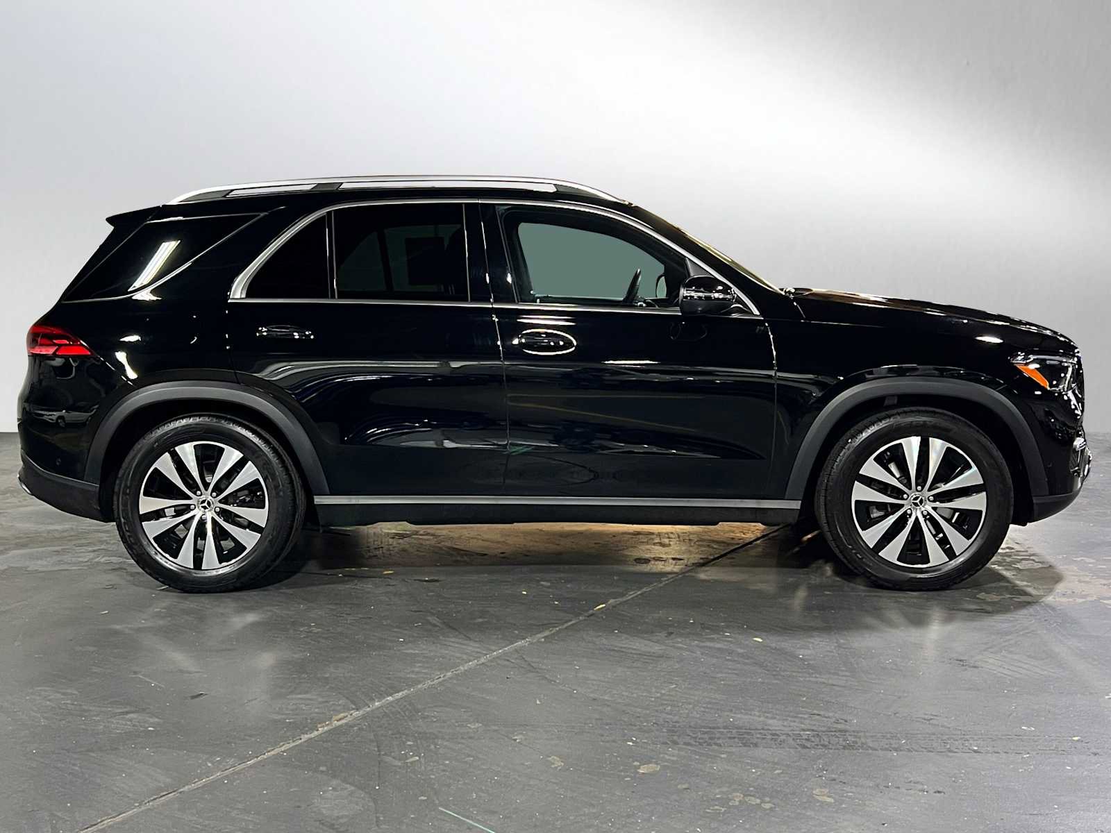 Used 2025 Mercedes-Benz GLE 350 4MATIC image 3