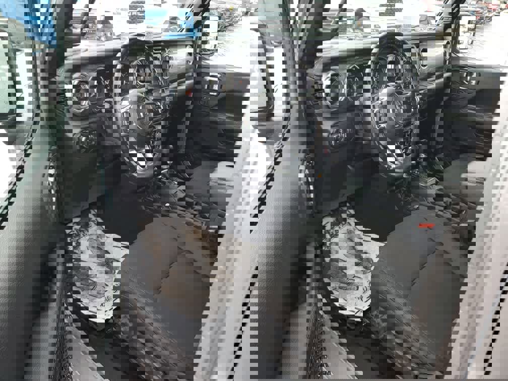 Used 2020 Jeep Wrangler Unlimited Sahara image 12