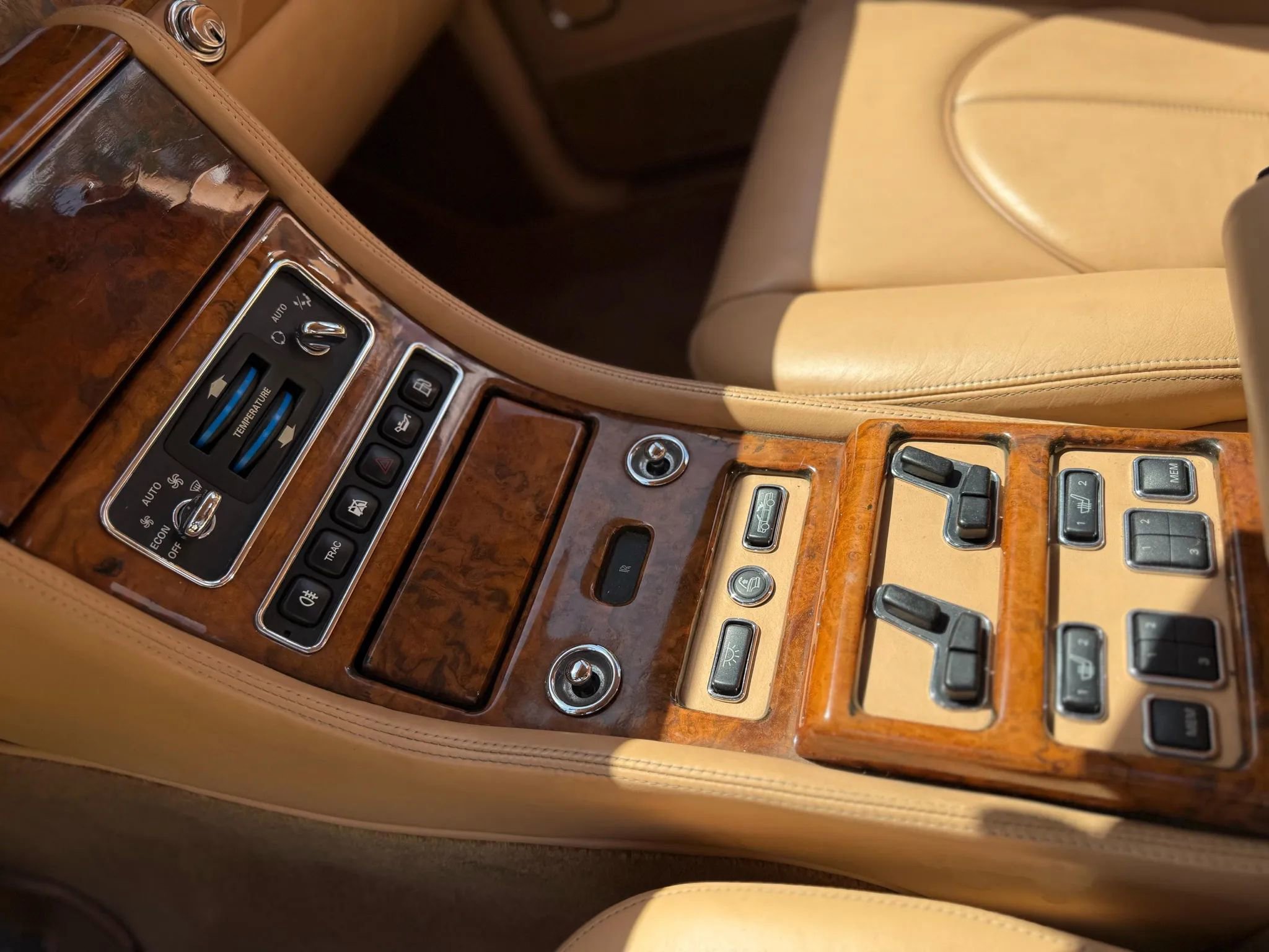 Used 2000 Rolls-Royce Corniche RWD image 24