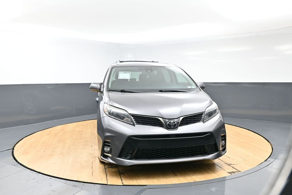 Used 2018 Toyota Sienna SE FWD image 3