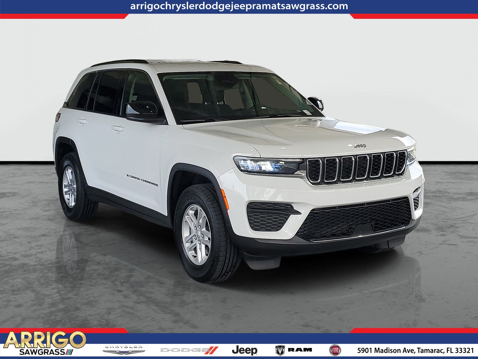 Certified 2023 Jeep Grand Cherokee Laredo w/ Trailer Tow Prep Group (B) AWD/4WD image 1