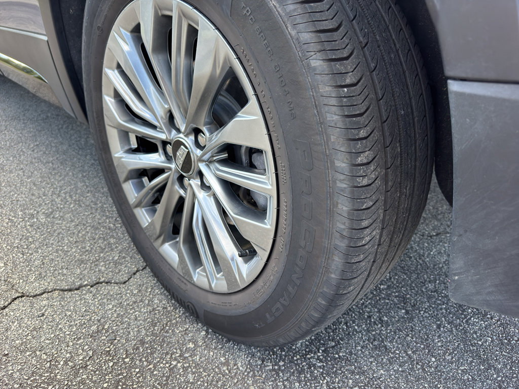 Used 2025 Cadillac XT4 Premium Luxury image 8