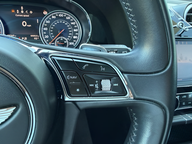 Used 2019 Bentley Bentayga AWD/4WD image 19