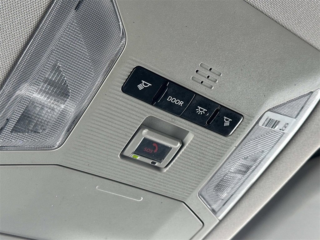 Used 2021 Toyota RAV4 LE image 32