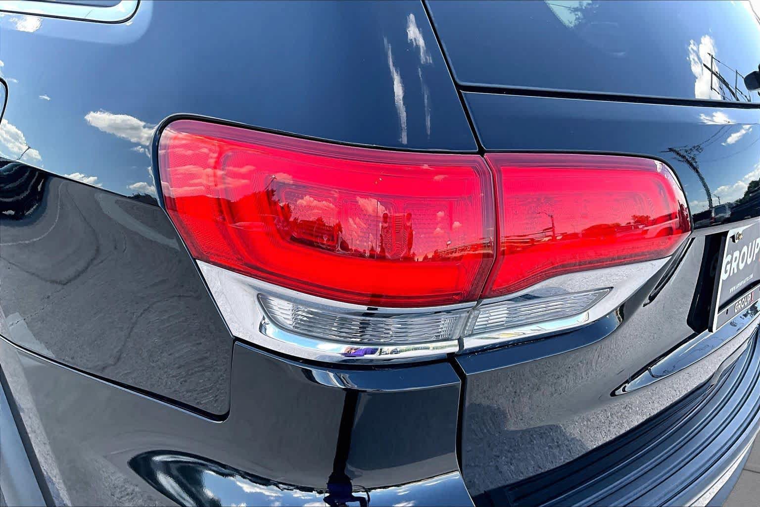 Used 2018 Jeep Grand Cherokee Laredo RWD image 29