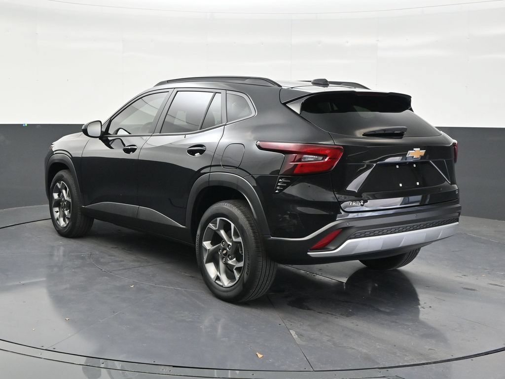 Used 2025 Chevrolet Trax LT w/ Driver Confidence Package FWD image 3