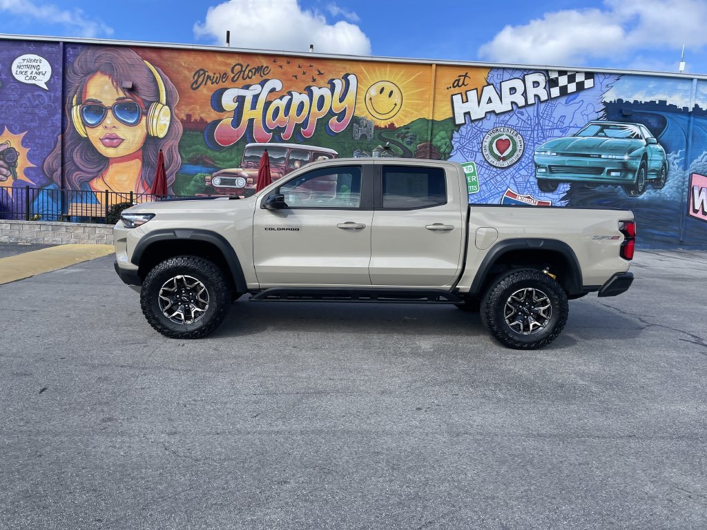 Used 2024 Chevrolet Colorado ZR2 w/ Technology Package AWD/4WD image 2
