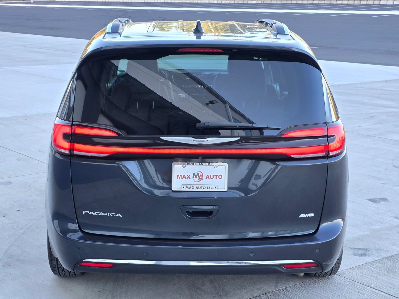Used 2021 Chrysler Pacifica Touring-L w/ Premium & Safety Sphere Group AWD/4WD image 7