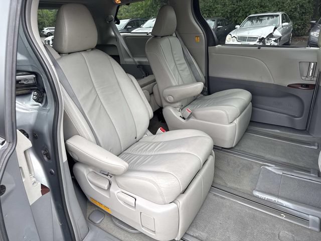 Used 2012 Toyota Sienna XLE w/ Entertainment Pkg AWD/4WD image 11