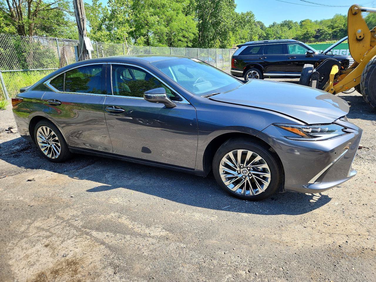 Used 2025 Lexus ES 300h Ultra Luxury w/ Accessory Package (Z2) FWD image 1