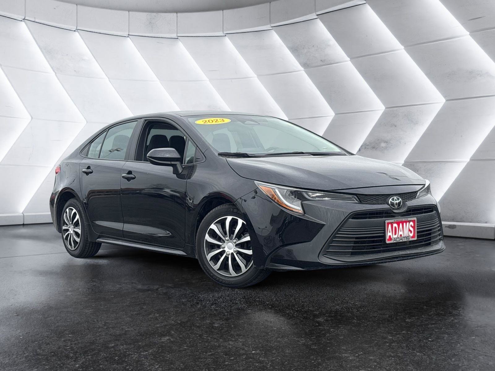 Used 2023 Toyota Corolla LE FWD image 1