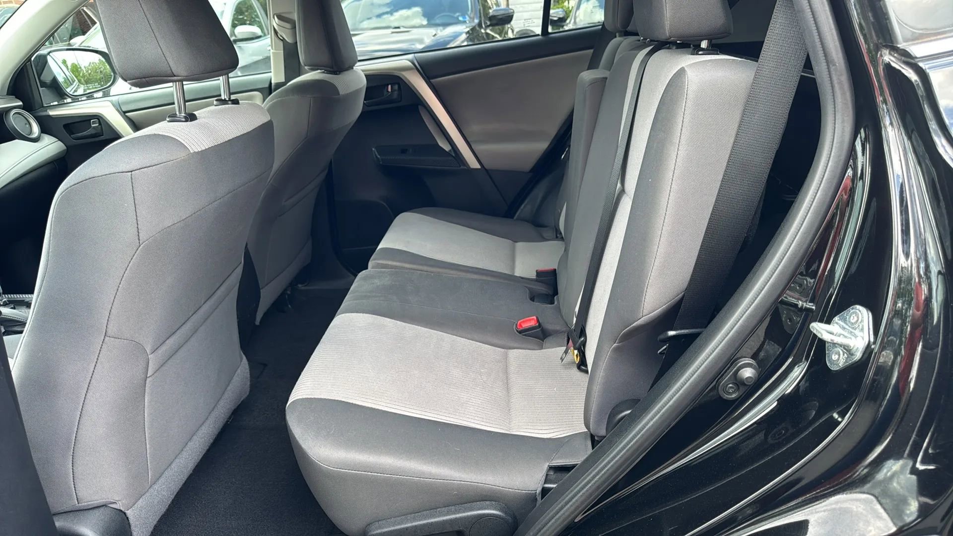 Used 2015 Toyota RAV4 LE image 11