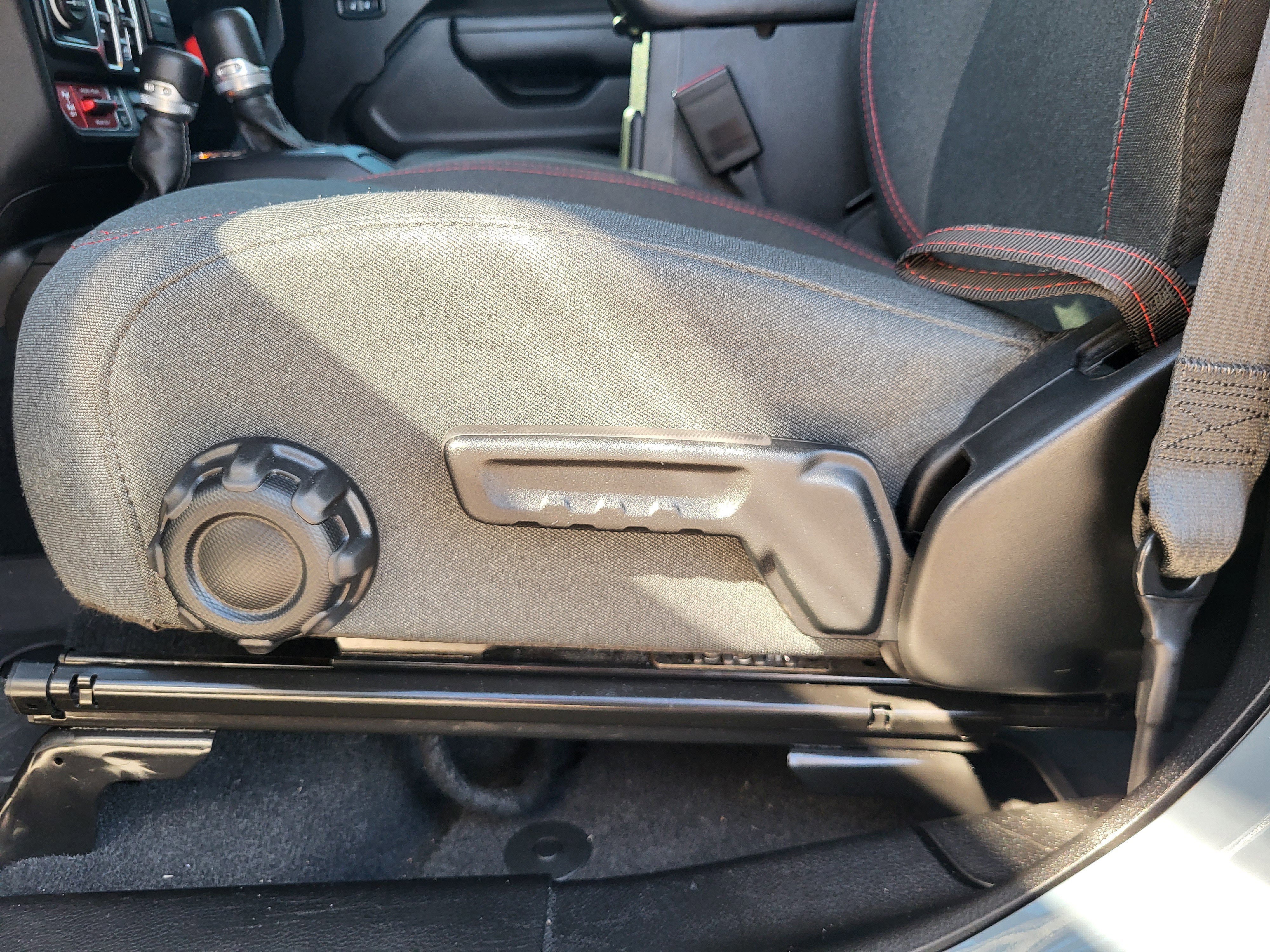 Used 2024 Jeep Wrangler Unlimited Rubicon w/ XTREMEE 35" Tire Package image 11