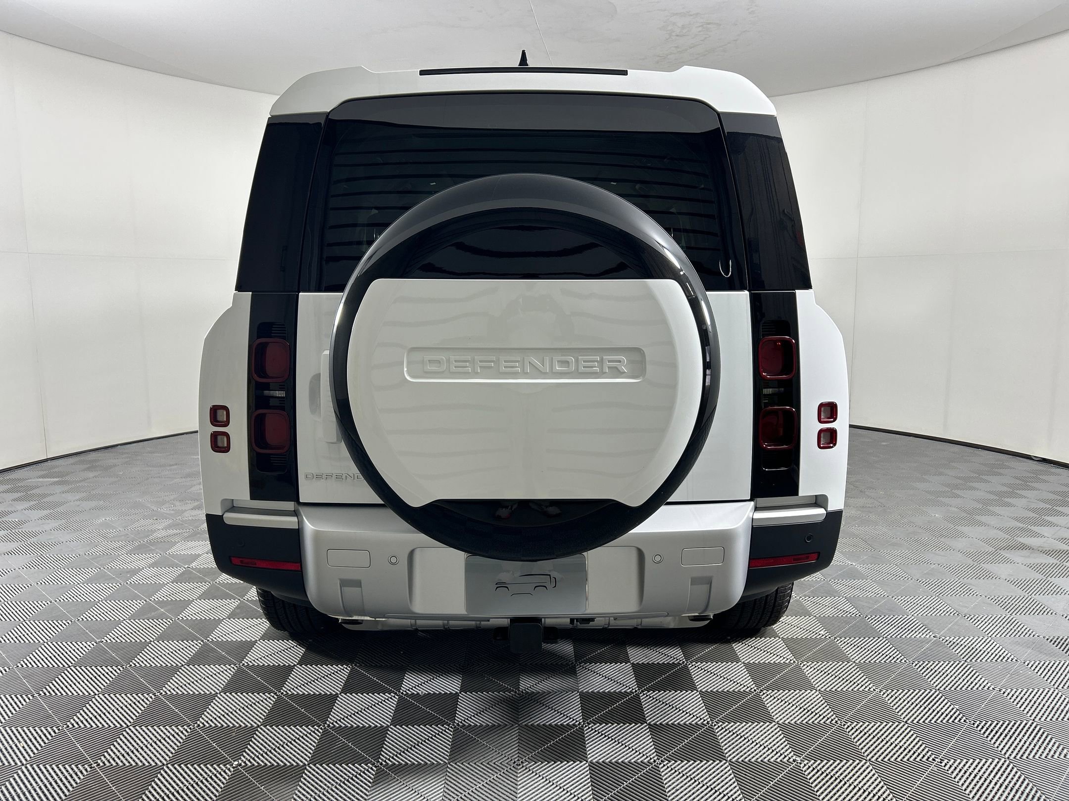 New 2025 Land Rover Defender 130 S image 9