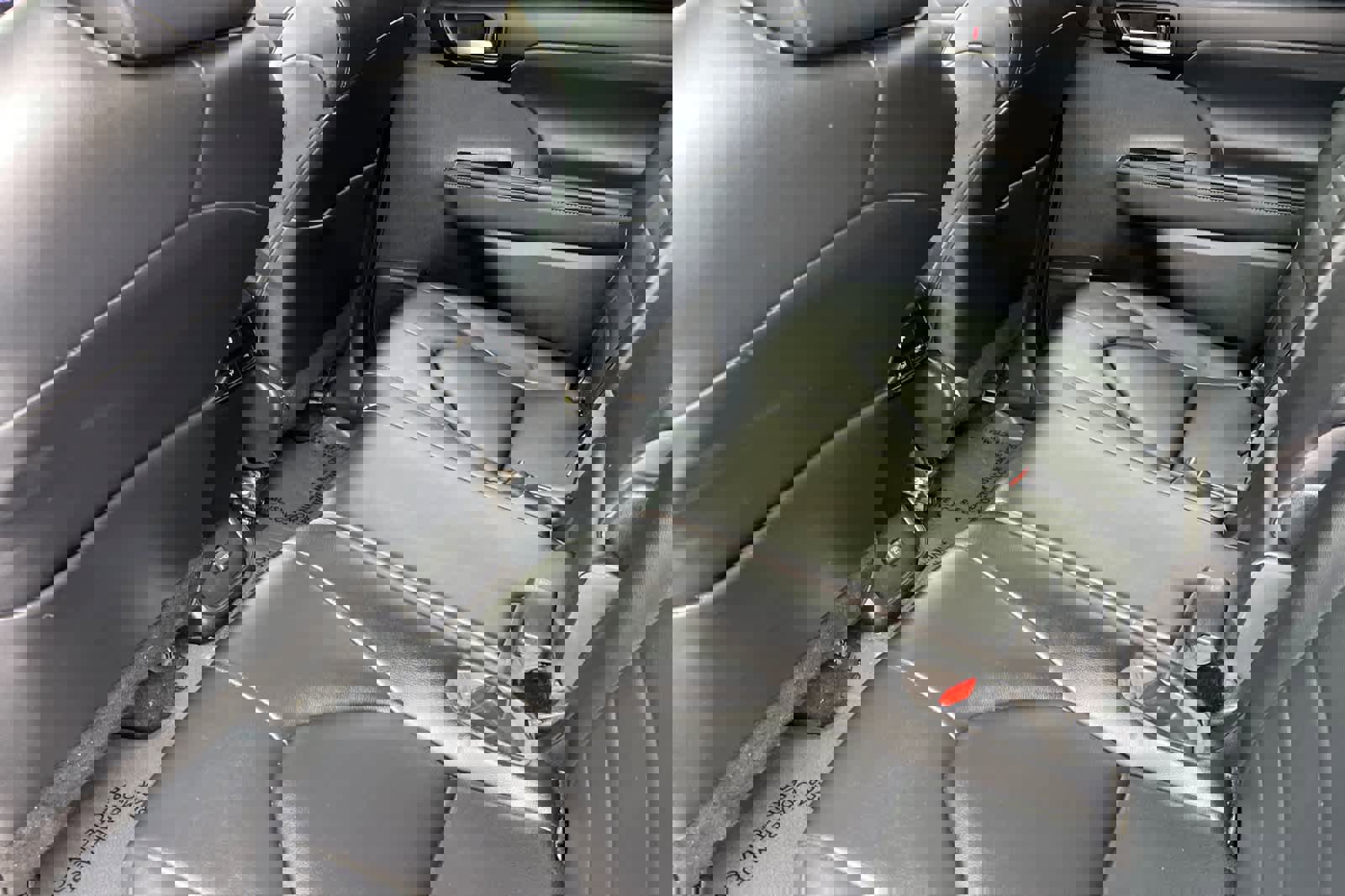 Used 2023 Toyota Highlander L image 4