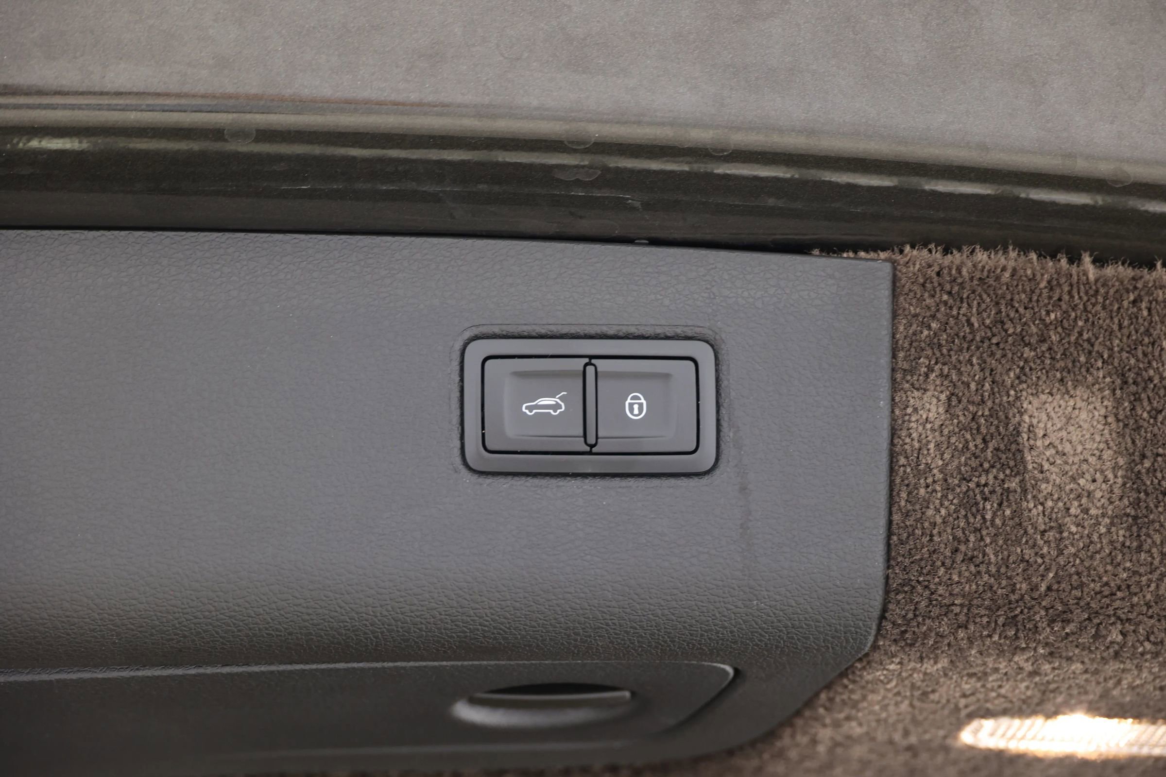 Used 2018 Bentley Bentayga AWD/4WD image 78