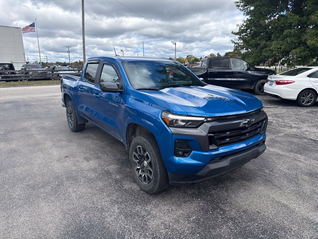 Used 2023 Chevrolet Colorado LT w/ LT Convenience Package III AWD/4WD image 2