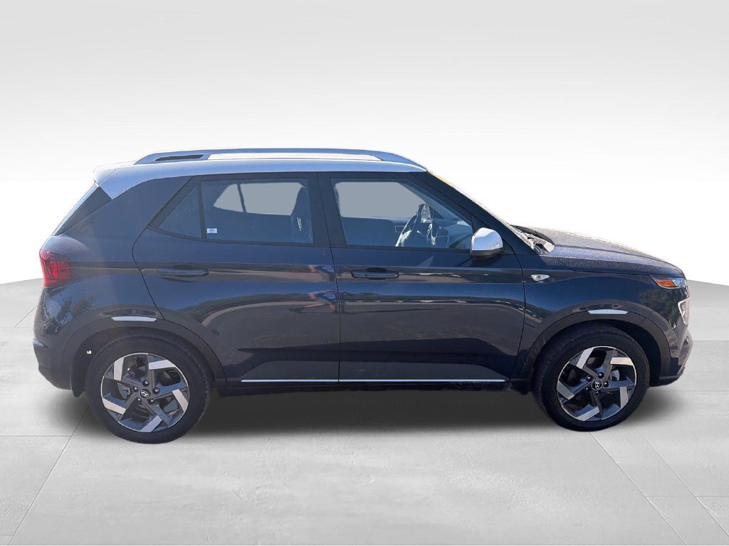 Used 2025 Hyundai Venue Limited FWD image 6