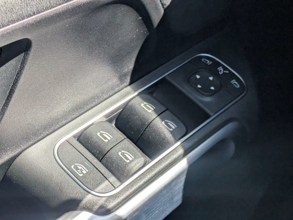 Used 2022 Mercedes-Benz GLB 250 image 29