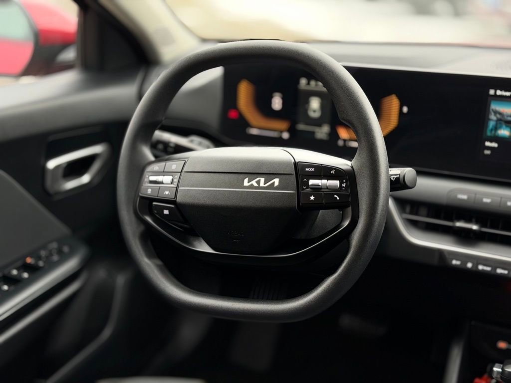 Used 2025 Kia K4 LXS image 11