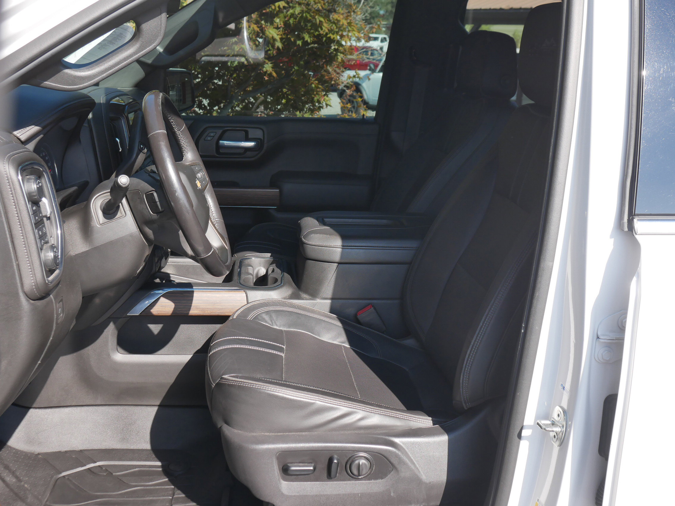 Used 2021 Chevrolet Silverado 1500 High Country w/ Technology Package image 3