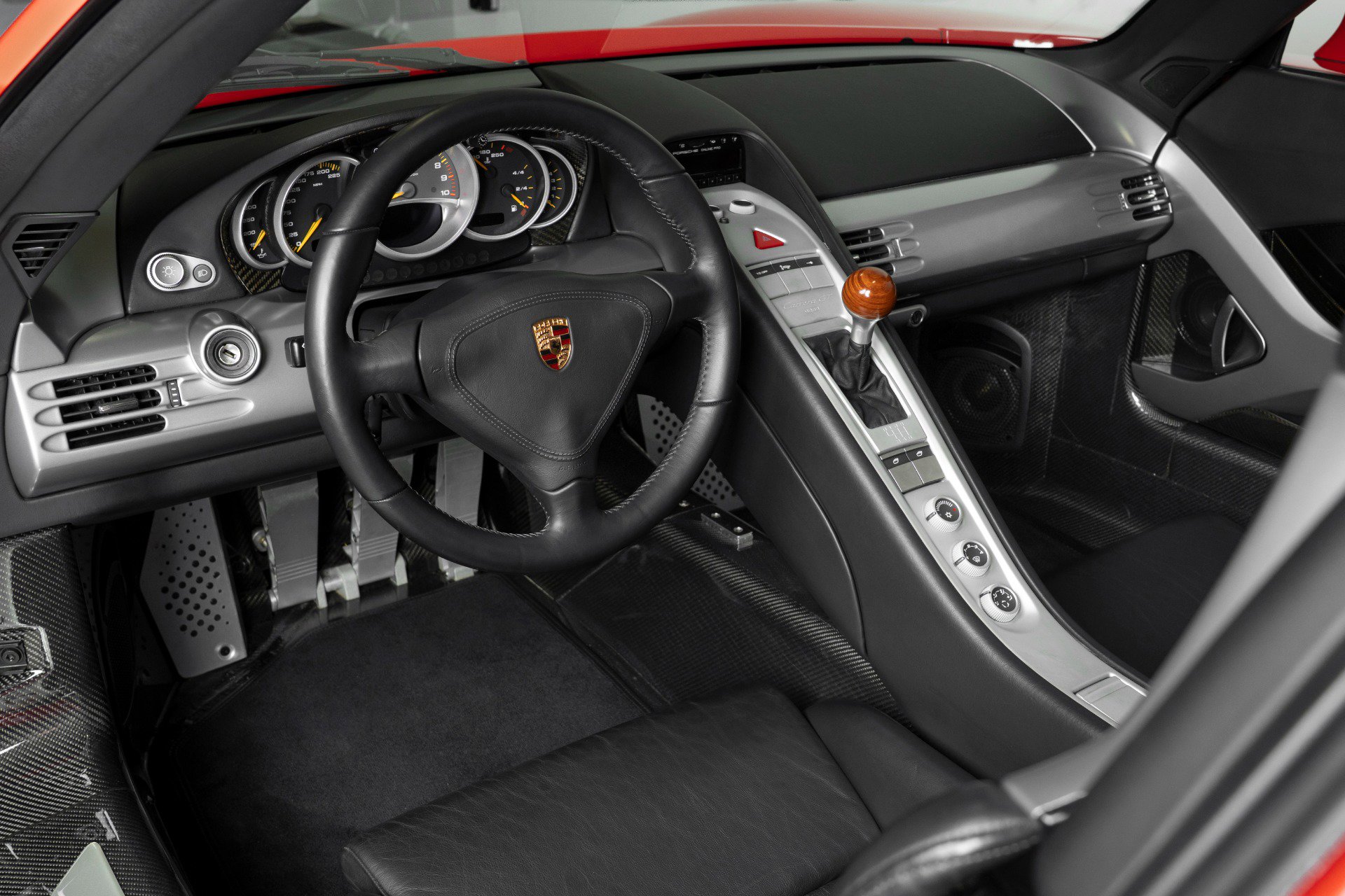 Used 2004 Porsche Carrera GT image 14