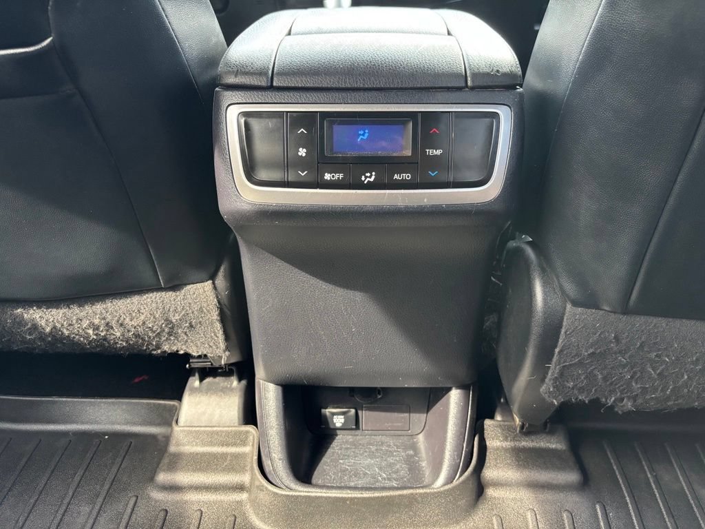 Used 2014 Toyota Highlander XLE FWD image 29