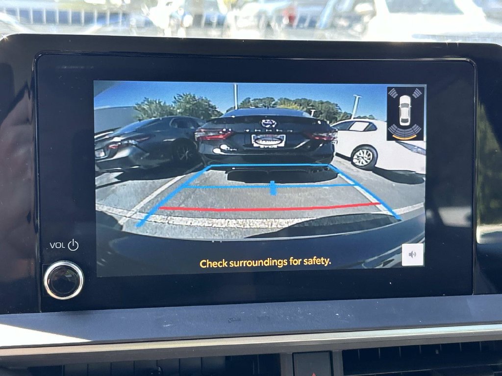 Used 2025 Toyota Prius XLE FWD image 37