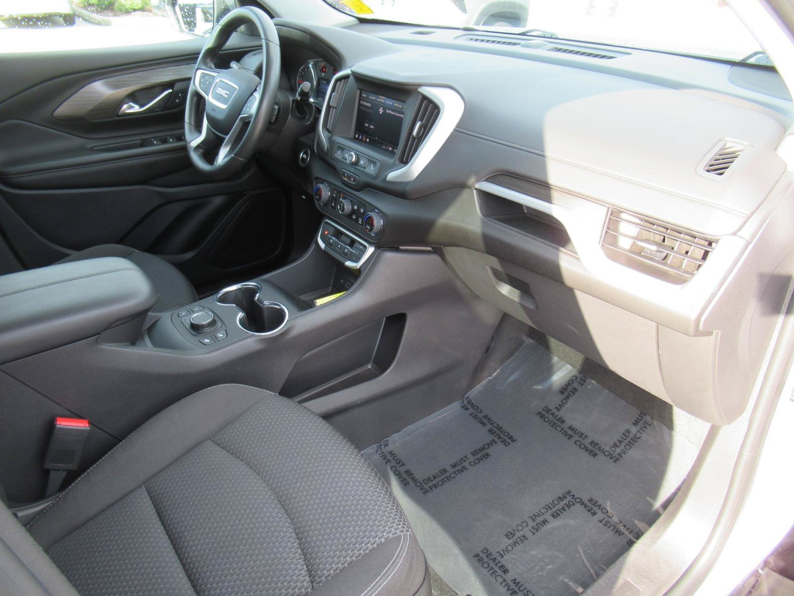 Used 2024 GMC Terrain SLE w/ Driver Convenience Package FWD image 12