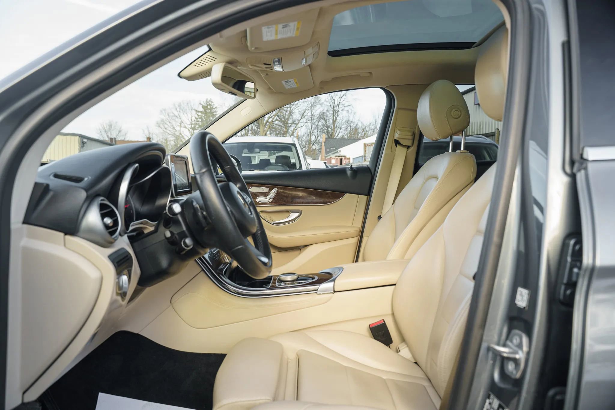 Used 2018 Mercedes-Benz GLC 300 GLC 300 4MATIC Sport Utility 4 image 7