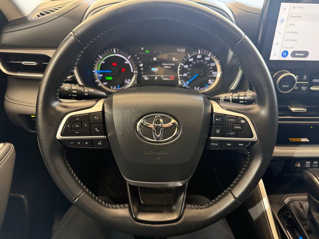 Used 2025 Toyota Highlander XLE image 34