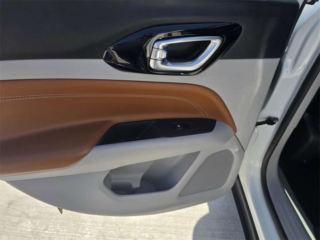 Used 2024 Jeep Compass Limited image 13