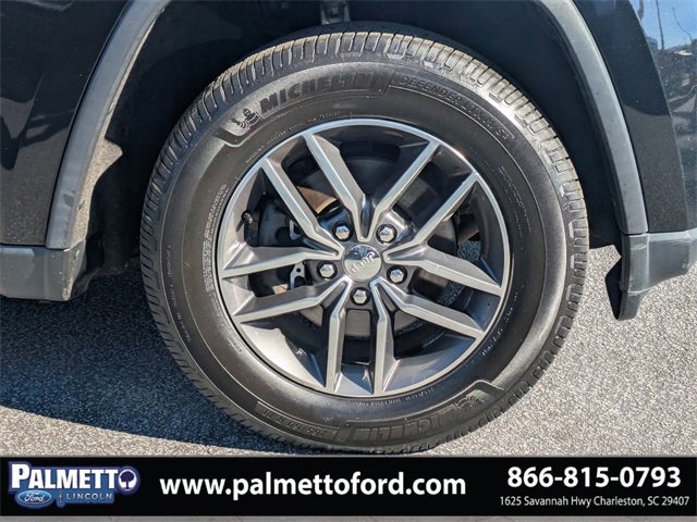 Used 2017 Jeep Grand Cherokee Limited w/ Luxury Group II image 9