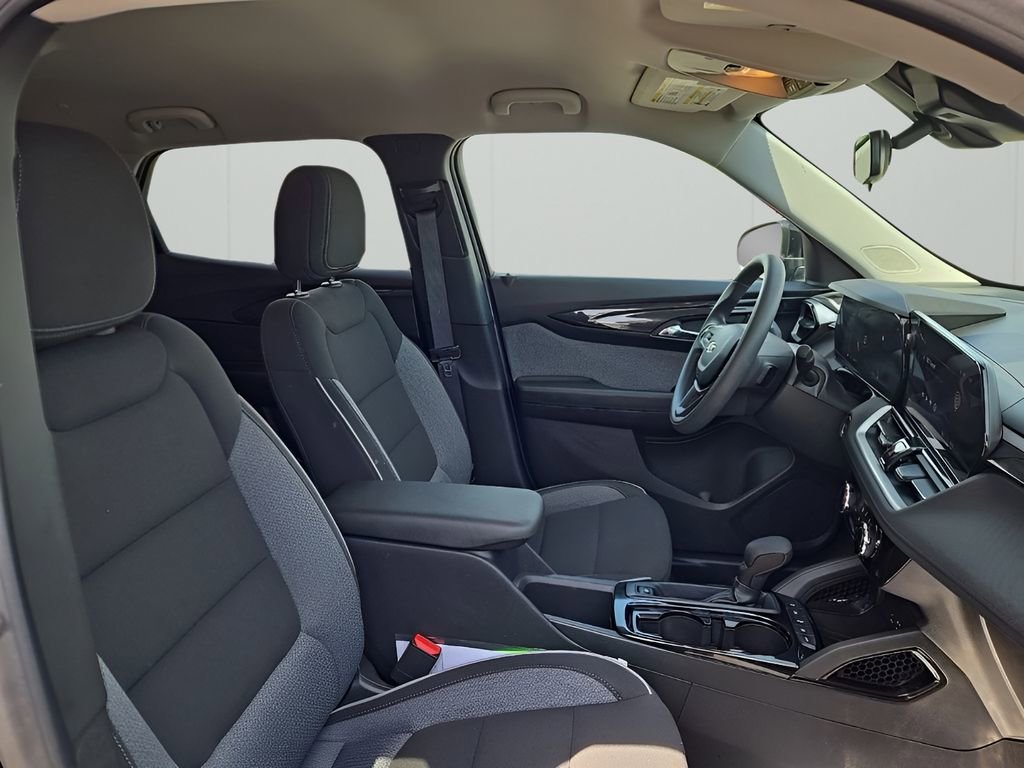Used 2025 Chevrolet TrailBlazer LT AWD/4WD image 19