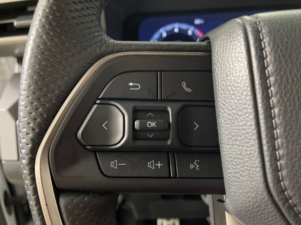 Certified 2025 Toyota Tacoma TRD Sport AWD/4WD image 28