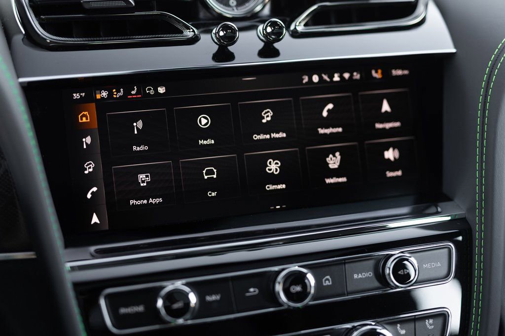 Used 2025 Bentley Bentayga image 47